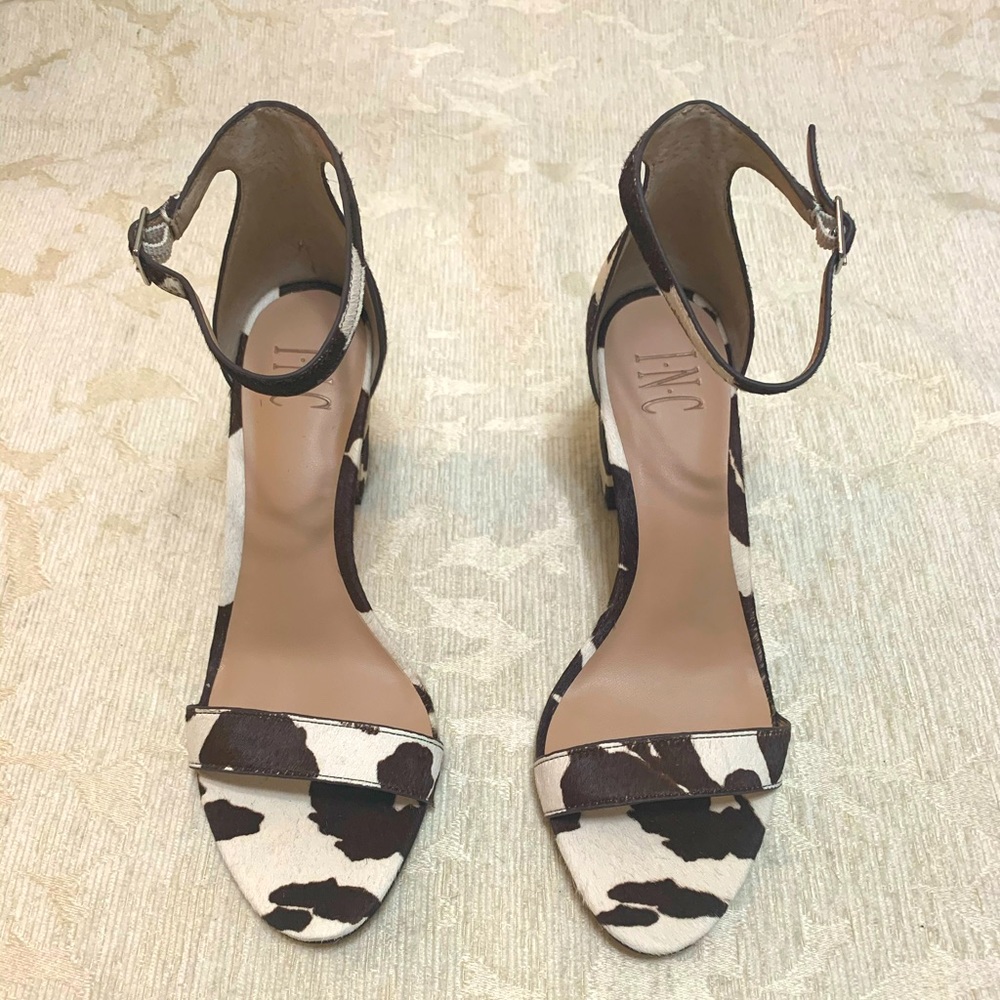 INC. BROWN AND WHITE SANDALS